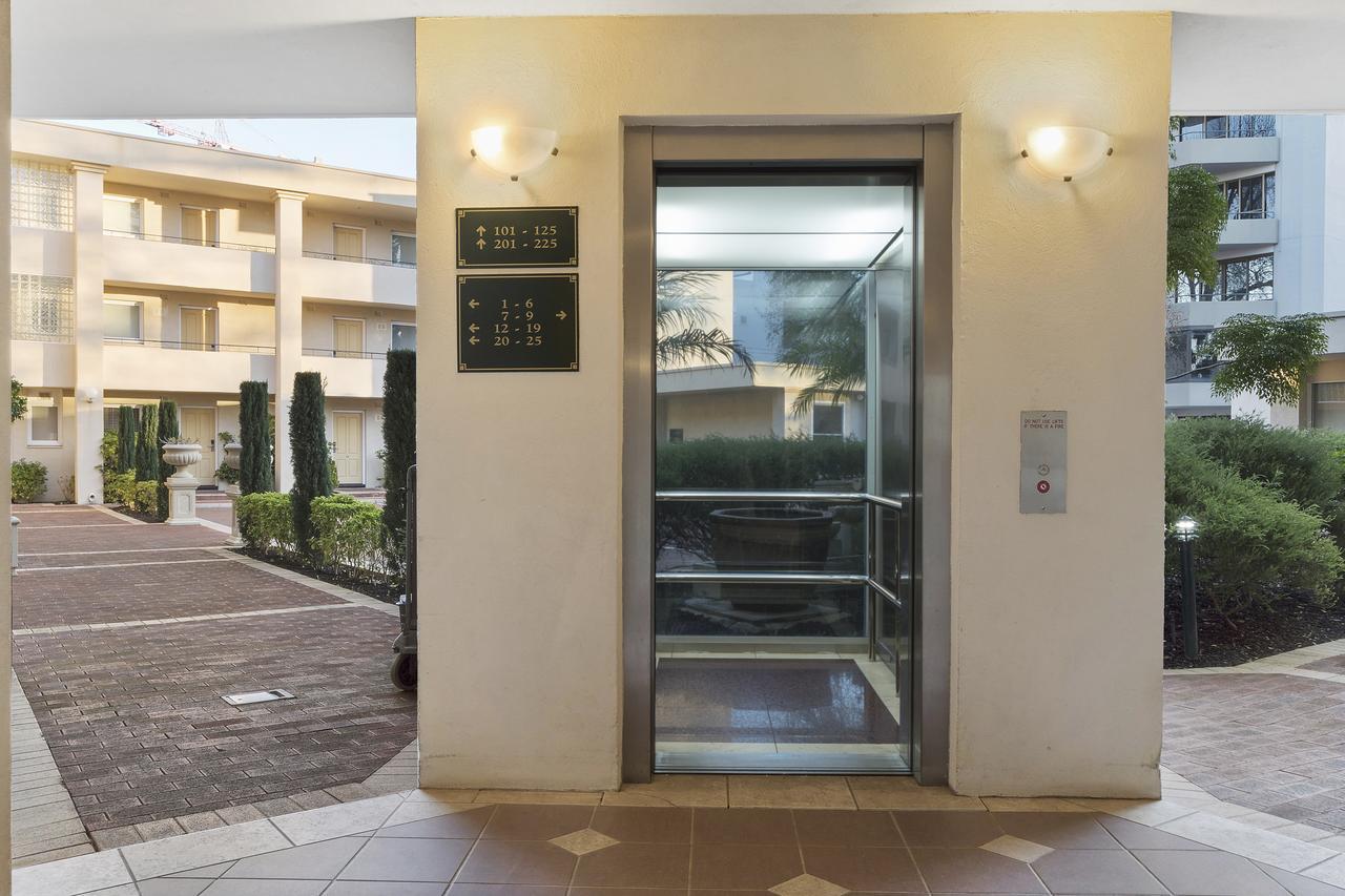 The Peninsula Riverside Serviced Apartments Perth Exterior foto